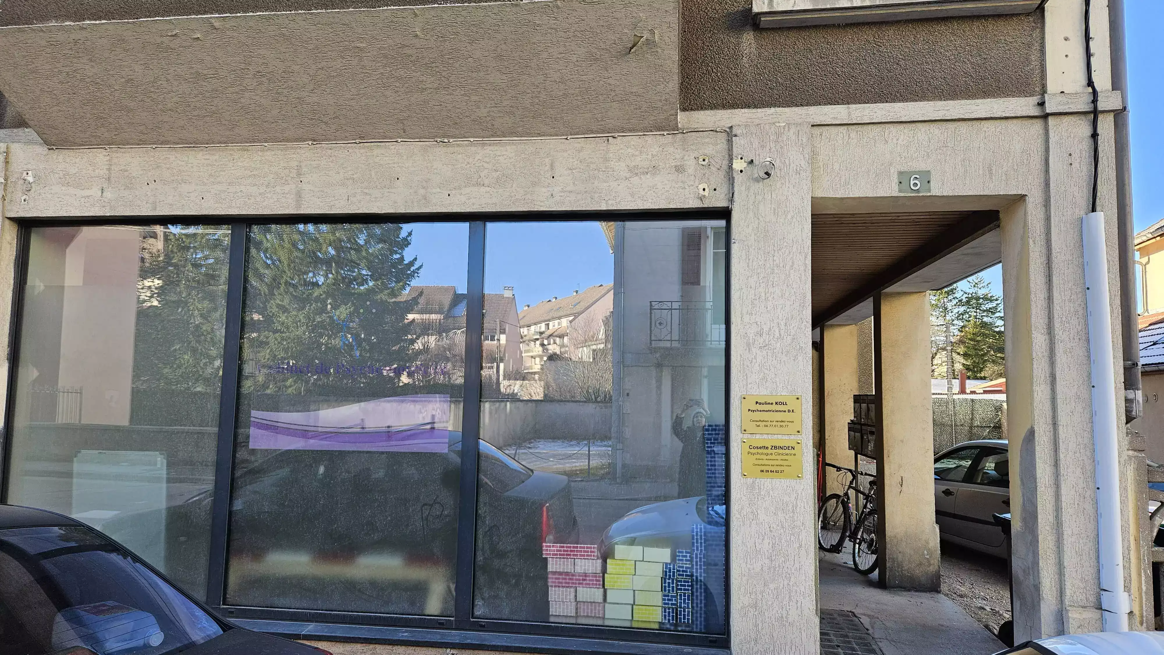 Photo de la devanture du cabinet de Cosette Zbinden psychologue à Pontarlier.